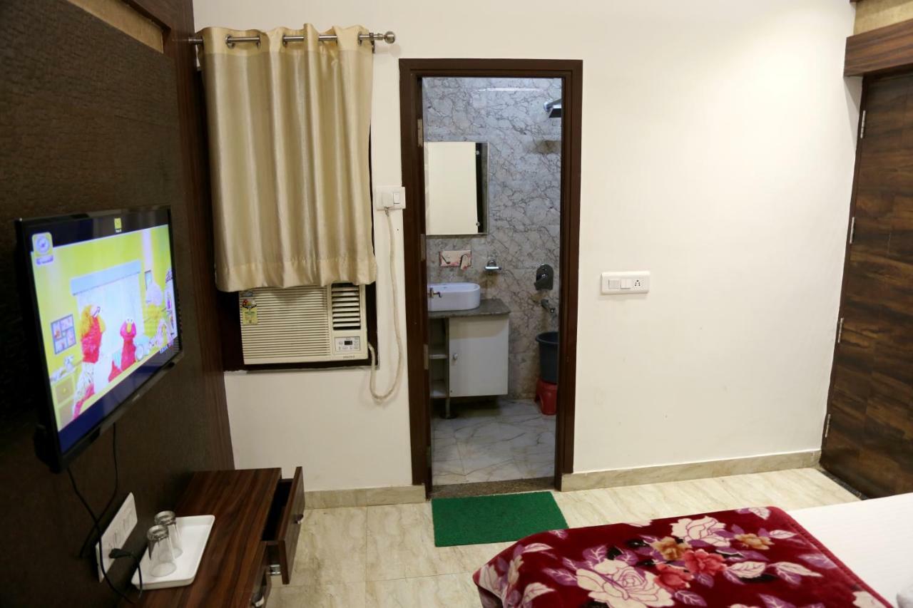 Shree Anand Dham Hotel Vrindavan Bagian luar foto