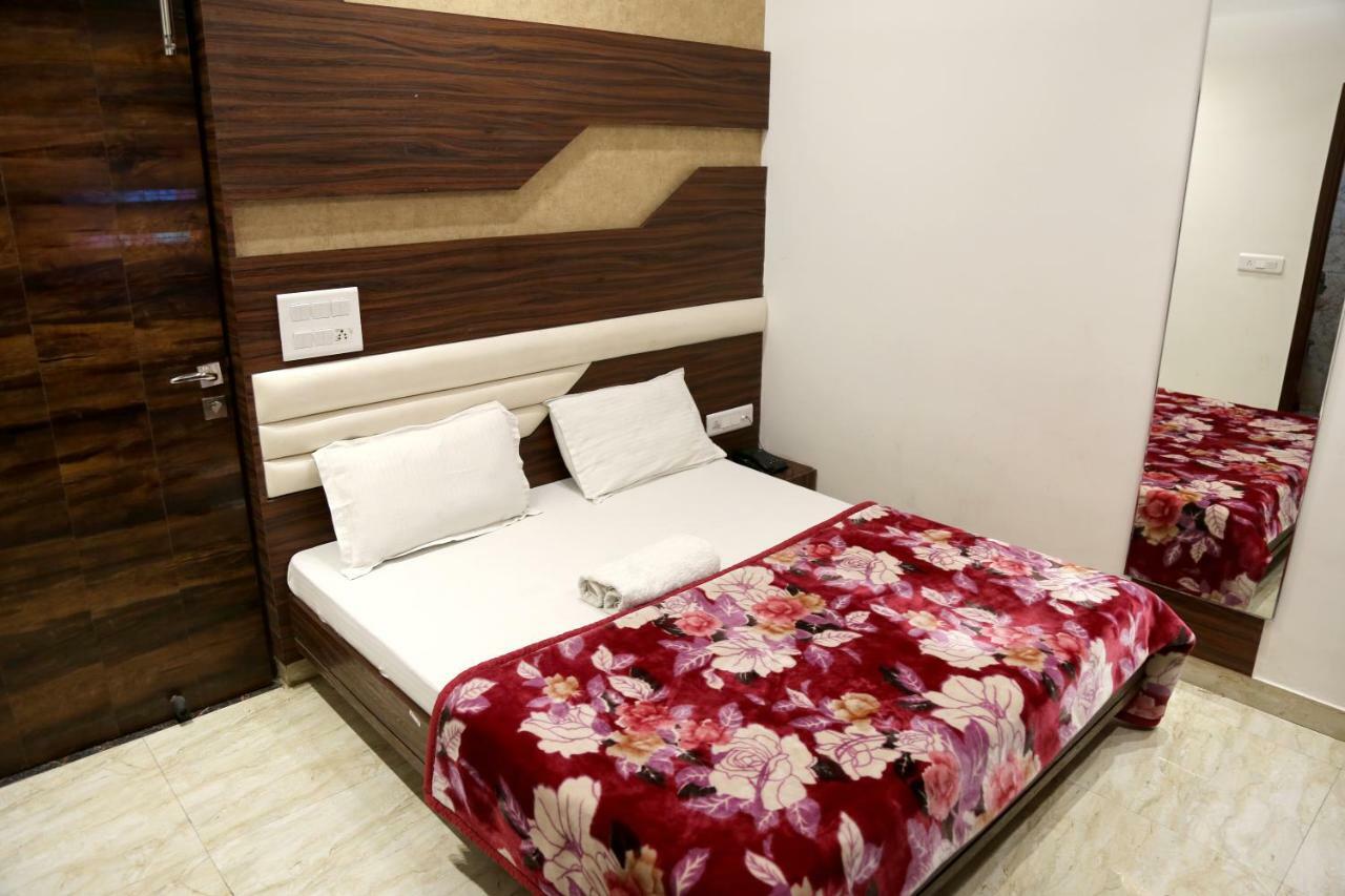 Shree Anand Dham Hotel Vrindavan Bagian luar foto