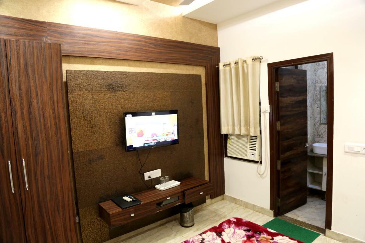 Shree Anand Dham Hotel Vrindavan Bagian luar foto