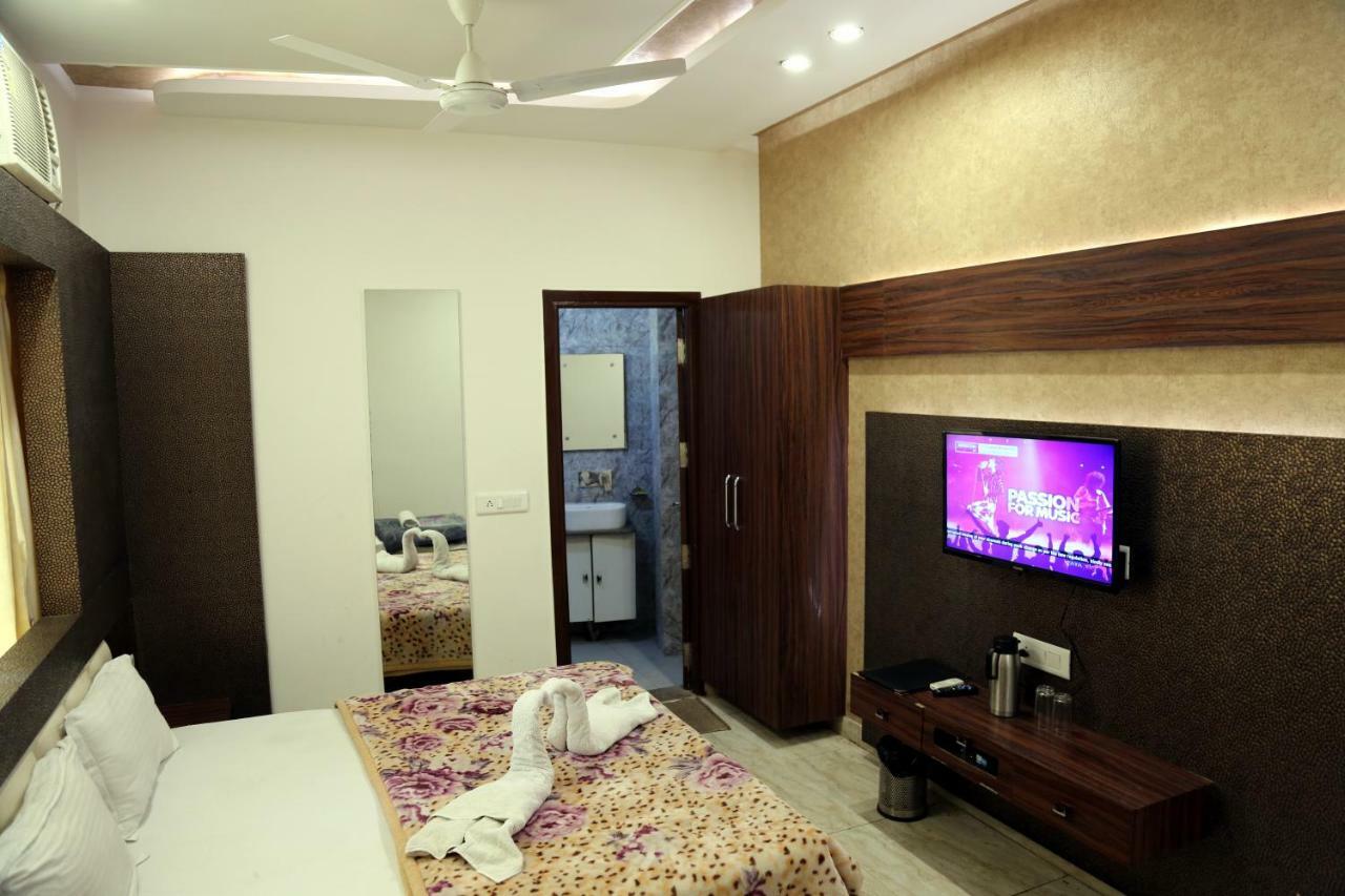 Shree Anand Dham Hotel Vrindavan Bagian luar foto