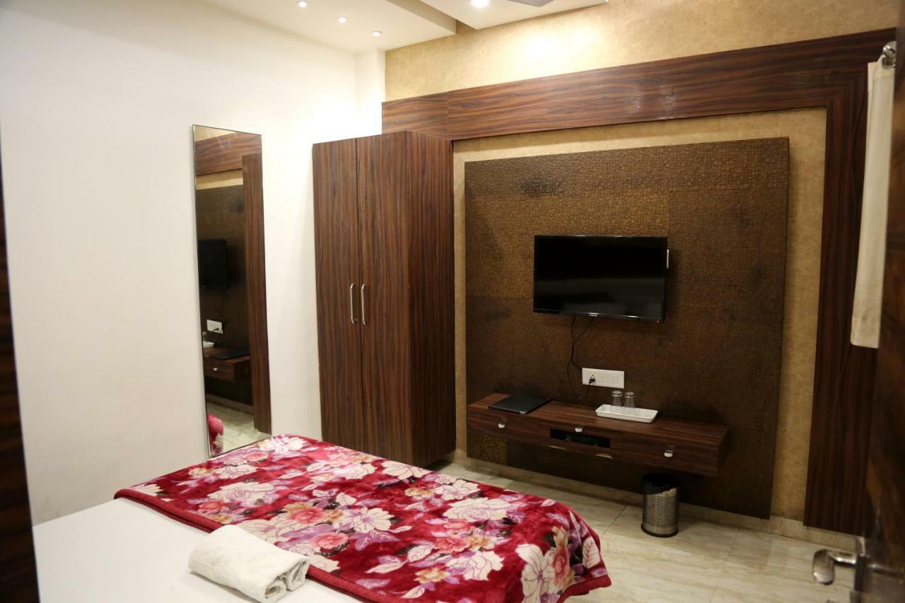 Shree Anand Dham Hotel Vrindavan Bagian luar foto