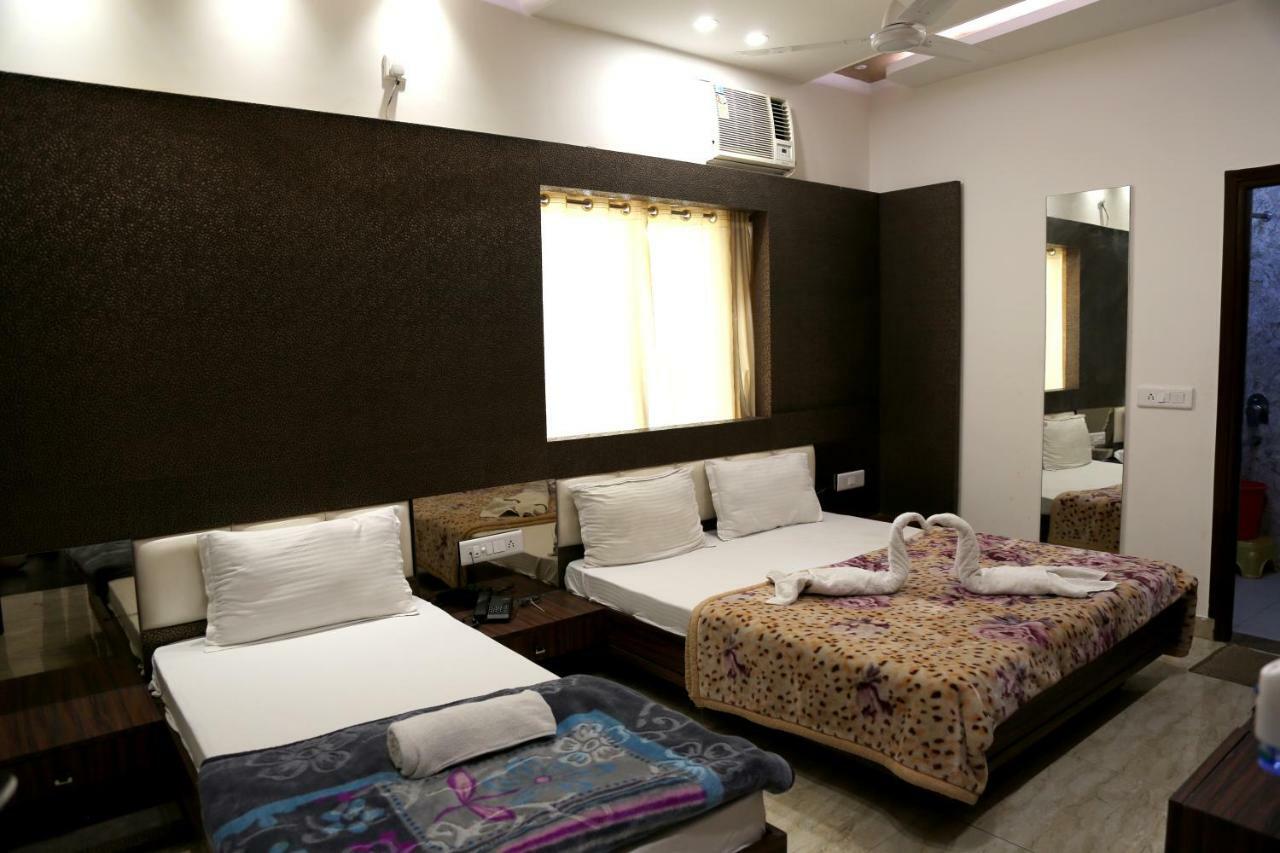 Shree Anand Dham Hotel Vrindavan Bagian luar foto