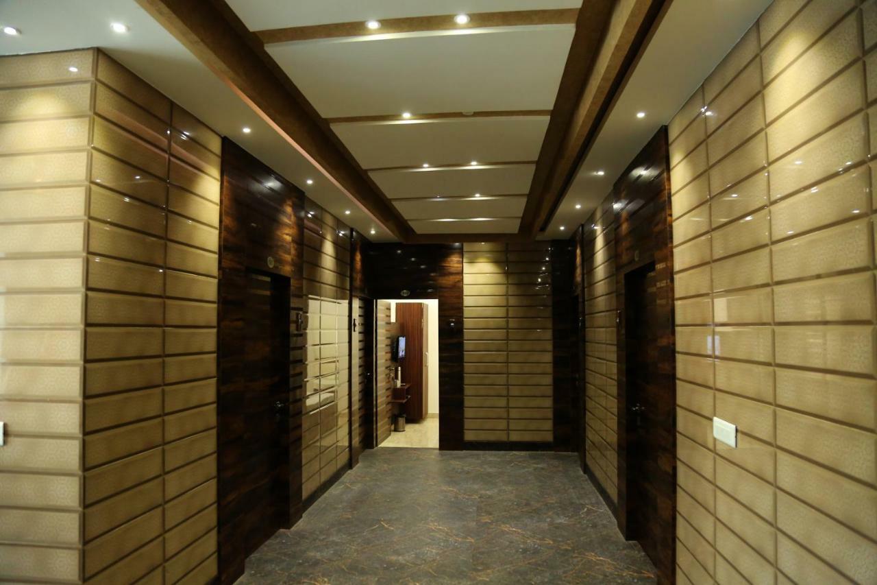 Shree Anand Dham Hotel Vrindavan Bagian luar foto