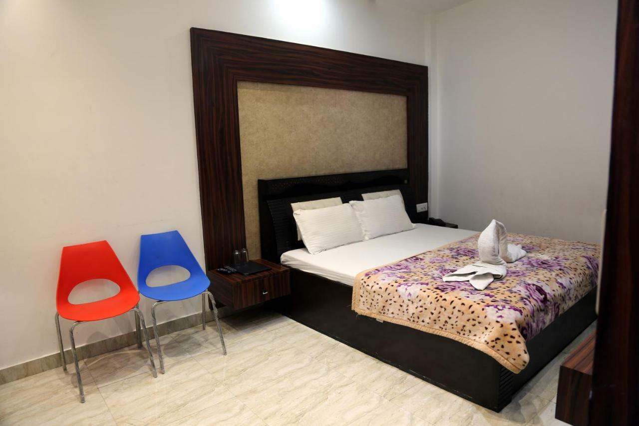 Shree Anand Dham Hotel Vrindavan Bagian luar foto
