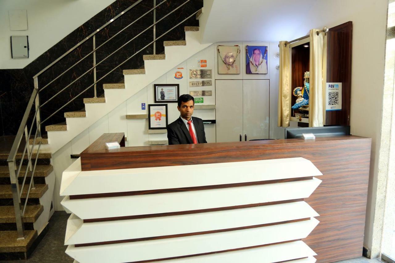 Shree Anand Dham Hotel Vrindavan Bagian luar foto