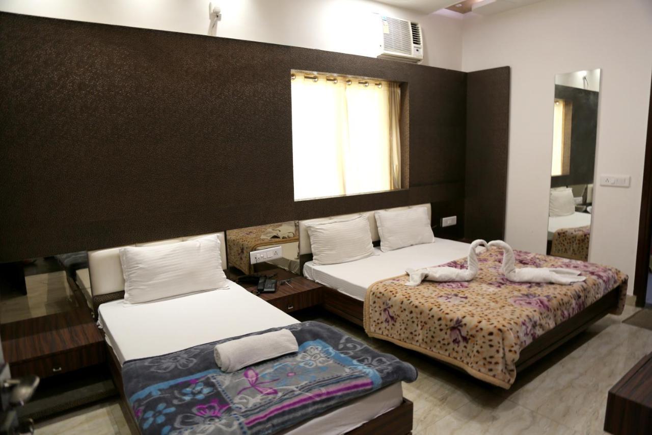 Shree Anand Dham Hotel Vrindavan Bagian luar foto