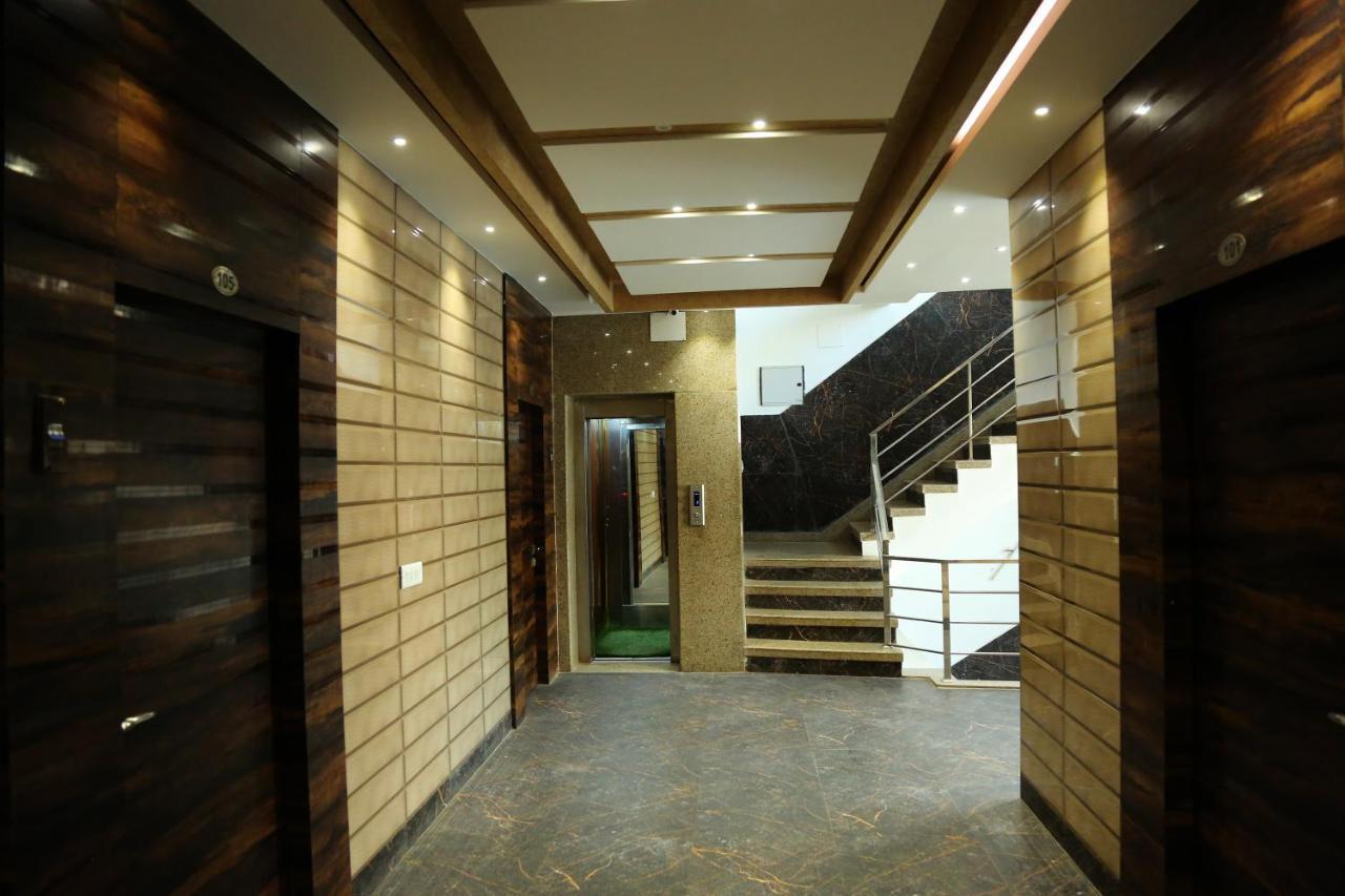 Shree Anand Dham Hotel Vrindavan Bagian luar foto